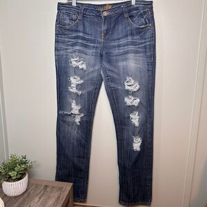 Almost Famous Women's Juniors Jeans size 13 Distressed Stretch Skinny